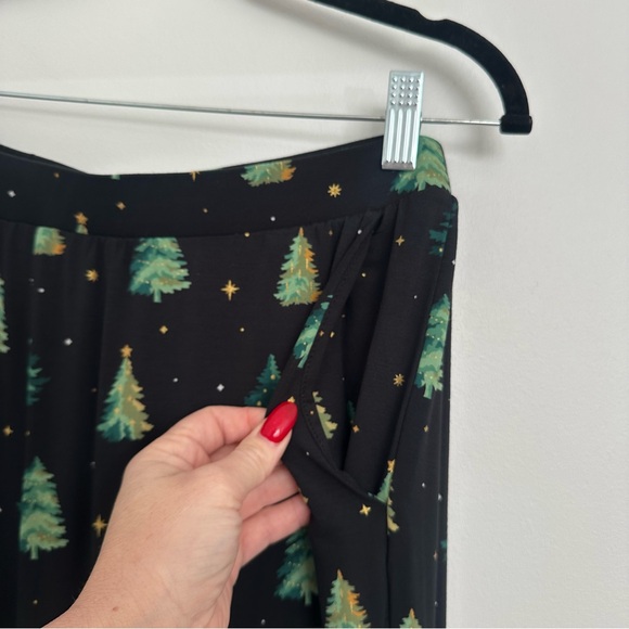 NYE Kyte Dark Navy and Green Twinkle Tree Print Pajama Set size L - Picture 10 of 15